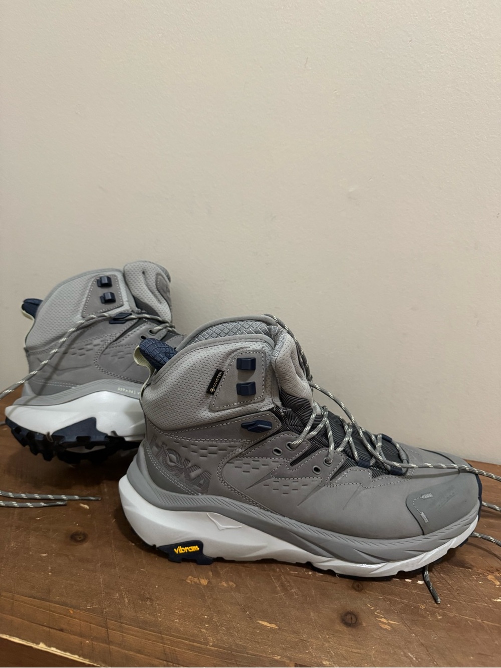 Hoka Grey Mid-Top Trail Hiking Boots Gore Tex Mens Size 9